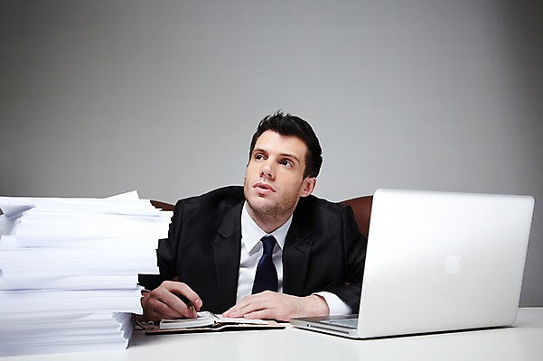 포토 JPG 스튜디오촬영 서양인 외국인 백인 해외기획촬영 라이프스타일 응시 2012년태국 남자 맨라이프 의자 비즈니스 회색배경 실내 한명 사람 정장 상반신 성인 앞모습 30대 비즈니스라이프 노트북 펜 다이어리 업무 직장인 비즈니스맨 작업실 책상 문서 남자만 남자한명만 성인남자만 성인한명만 성인남자한명만 장년만 장년남자만 장년남자한명만 성인만 국내포토 직업 1 시선 옷 뷰포인트 가구 백그라운드 인종 내부 생활 장년 전자제품 필기구 사무용품 회색 작업 파일형식