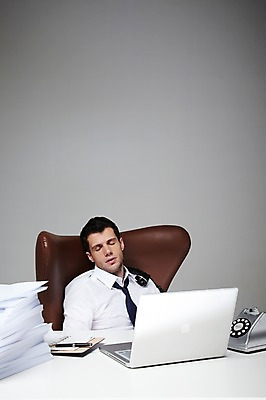 포토 JPG 스튜디오촬영 서양인 외국인 백인 해외기획촬영 라이프스타일 2012년태국 남자 맨라이프 의자 비즈니스 회색배경 실내 피곤 한명 사람 정장 상반신 성인 앞모습 30대 비즈니스라이프 노트북 펜 눈감음 다이어리 업무 직장인 비즈니스맨 작업실 전화기 책상 문서 업무과다 통화 남자만 남자한명만 성인남자만 성인한명만 성인남자한명만 장년만 장년남자만 장년남자한명만 성인만 국내포토 직업 1 옷 뷰포인트 가구 백그라운드 컨셉 모션 인종 내부 생활 장년 전자제품 필기구 사무용품 회색 작업 파일형식