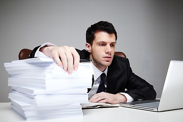 포토 JPG 스튜디오촬영 서양인 외국인 백인 해외기획촬영 라이프스타일 2012년태국 남자 맨라이프 의자 비즈니스 회색배경 실내 한명 사람 정장 상반신 성인 앞모습 30대 비즈니스라이프 노트북 펜 다이어리 업무 직장인 비즈니스맨 작업실 책상 문서 업무과다 남자만 남자한명만 성인남자만 성인한명만 성인남자한명만 장년만 장년남자만 장년남자한명만 성인만 국내포토 직업 1 옷 뷰포인트 가구 백그라운드 인종 내부 생활 장년 전자제품 필기구 사무용품 회색 작업 파일형식