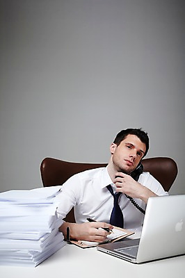 포토 JPG 스튜디오촬영 서양인 외국인 백인 해외기획촬영 라이프스타일 2012년태국 남자 맨라이프 의자 비즈니스 회색배경 실내 한명 사람 정장 상반신 성인 앞모습 30대 비즈니스라이프 노트북 펜 다이어리 업무 직장인 비즈니스맨 작업실 전화기 책상 문서 통화 남자만 남자한명만 성인남자만 성인한명만 성인남자한명만 장년만 장년남자만 장년남자한명만 성인만 국내포토 직업 1 옷 뷰포인트 가구 백그라운드 모션 인종 내부 생활 장년 전자제품 필기구 사무용품 회색 작업 파일형식