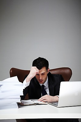 포토 JPG 스튜디오촬영 서양인 외국인 백인 해외기획촬영 라이프스타일 응시 2012년태국 남자 맨라이프 의자 비즈니스 회색배경 실내 한명 사람 정장 상반신 성인 앞모습 30대 비즈니스라이프 노트북 다이어리 업무 직장인 비즈니스맨 작업실 책상 고민 문서 남자만 남자한명만 성인남자만 성인한명만 성인남자한명만 장년만 장년남자만 장년남자한명만 성인만 국내포토 직업 1 시선 옷 감정 뷰포인트 가구 백그라운드 인종 내부 생활 장년 전자제품 사무용품 회색 작업 파일형식