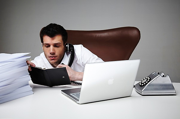 포토 JPG 스튜디오촬영 서양인 외국인 백인 해외기획촬영 라이프스타일 응시 2012년태국 남자 맨라이프 의자 비즈니스 회색배경 실내 한명 사람 정장 상반신 성인 앞모습 30대 비즈니스라이프 노트북 펜 다이어리 업무 직장인 비즈니스맨 작업실 전화기 책상 문서 통화 남자만 남자한명만 성인남자만 성인한명만 성인남자한명만 장년만 장년남자만 장년남자한명만 성인만 국내포토 직업 1 시선 옷 뷰포인트 가구 백그라운드 모션 인종 내부 생활 장년 전자제품 필기구 사무용품 회색 작업 파일형식