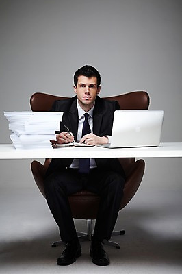 포토 JPG 스튜디오촬영 전신 서양인 외국인 백인 해외기획촬영 라이프스타일 2012년태국 남자 맨라이프 의자 비즈니스 회색배경 실내 한명 사람 앉기 정장 성인 앞모습 30대 비즈니스라이프 노트북 펜 다이어리 기록 업무 직장인 비즈니스맨 작업실 책상 문서 남자만 남자한명만 성인남자만 성인한명만 성인남자한명만 장년만 장년남자만 장년남자한명만 성인만 국내포토 직업 1 옷 뷰포인트 가구 백그라운드 모션 인종 내부 생활 장년 전자제품 필기구 사무용품 회색 작업 파일형식