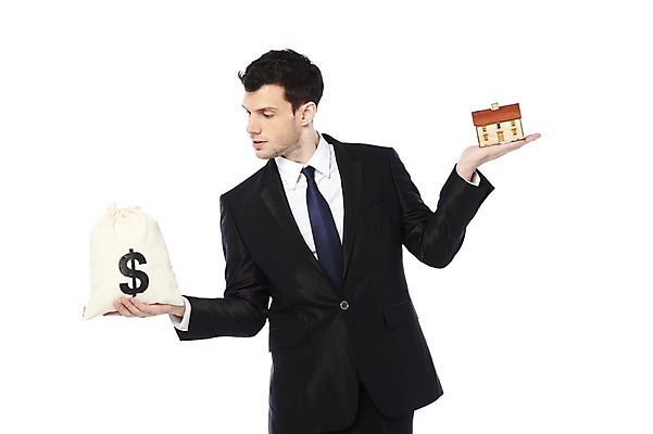 포토 JPG 스튜디오촬영 서양인 외국인 백인 해외기획촬영 라이프스타일 응시 2012년태국 남자 맨라이프 포즈 돈 비즈니스 모션 부동산 주택 실내 한명 들기 누끼 사람 정장 상반신 성인 앞모습 30대 금융 경제 비즈니스라이프 달러 미니어처 직장인 비즈니스맨 비교 돈다발 주머니 집값 남자만 남자한명만 성인남자만 성인한명만 성인남자한명만 장년만 장년남자만 장년남자한명만 성인만 국내포토 직업 1 시선 옷 뷰포인트 컨셉 인종 내부 건물 생활 장년 모형 재산 파일형식