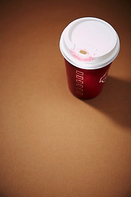 포토 JPG 스튜디오촬영 커피 음료 음식 백그라운드 컨셉 자국 디저트 실내 사람없음 컵 립스틱 종이컵 테이크아웃 국내포토 식기 내부 화장품 일회용 파일형식
