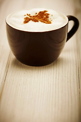 포토 JPG 스튜디오촬영 커피 음료 음식 백그라운드 컨셉 탁자 티타임 디저트 잔 실내 사람없음 컵 거품 머그컵 커피잔 시나몬가루 라떼 국내포토 식기 가구 휴식 내부 가루 시나몬 파일형식