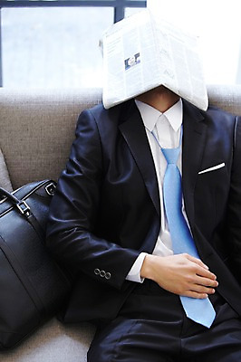 포토 JPG 스튜디오촬영 직업 라이프스타일 남자 맨라이프 서류가방 가방 비즈니스 아침 실내 피곤 한명 사람 앉기 동양인 정장 20대 성인 앞모습 소파 한국인 직장인 비즈니스맨 기다림 신문 변화 출근준비 과정 남자만 남자한명만 성인남자만 청년만 청년남자만 청년남자한명만 성인한명만 성인남자한명만 성인만 국내포토 주간 1 잡화 옷 뷰포인트 컨셉 의자 모션 인종 청년 내부 생활 간행물 뉴스 출근 파일형식