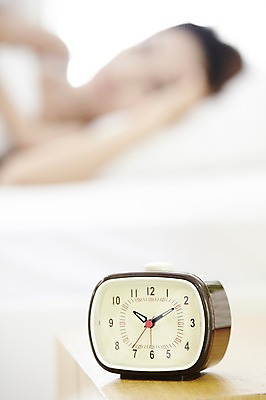 포토 JPG 스튜디오촬영 직업 우먼라이프 라이프스타일 여자 여유 시계 탁자 아침 실내 한명 사람 동양인 20대 성인 아웃포커스 눕기 침실 한국인 자명종 기상 침대 잠 직장인 비즈니스우먼 상쾌 협탁 여자만 여자한명만 성인여자만 청년만 청년여자만 성인한명만 청년여자한명만 성인여자한명만 성인만 국내포토 주간 1 감정 가구 비즈니스 모션 촬영기법 인종 청년 내부 생활 알람 파일형식