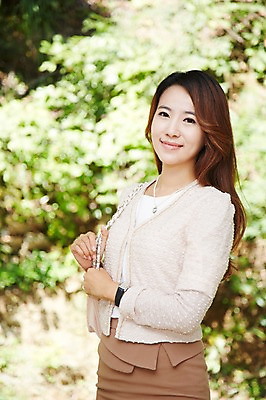 포토 JPG 주간 스튜디오촬영 직업 우먼라이프 라이프스타일 여자 비즈니스 아침 실내 한명 미소 웃음 사람 동양인 정장 상반신 20대 성인 아웃포커스 한국인 핸드백 직장인 비즈니스우먼 변화 출근 출근준비 과정 여자만 여자한명만 성인여자만 청년만 청년여자만 성인한명만 청년여자한명만 성인여자한명만 성인만 국내포토 자연요소 1 옷 컨셉 가방 촬영기법 표정 인종 청년 내부 생활 출퇴근 파일형식