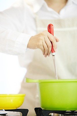 포토 JPG 스튜디오촬영 직업 우먼라이프 라이프스타일 손 여자 가사 주방용품 실내 요리 한명 들기 사람 동양인 20대 성인 아웃포커스 신체부위 주방 앞치마 한국인 직장인 비즈니스우먼 프라이팬 가스레인지 솥 냄비 국자 청년만 성인한명만 성인만 국내포토 1 생활용품 비즈니스 모션 촬영기법 인종 청년 내부 생활 가전제품 레인지 파일형식