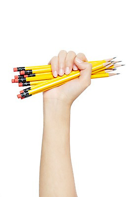 포토 JPG 스튜디오촬영 손 여자 신체 모션 한손 실내 한명 들기 누끼 사람 손짓 신체부위 필기구 연필 지우개연필 국내포토 1 문구용품 학용품 내부 파일형식