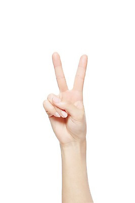 포토 JPG 스튜디오촬영 손 여자 2 신체 손가락 모션 한손 실내 한명 누끼 사람 손짓 신체부위 숫자 브이 국내포토 문자 1 내부 파일형식