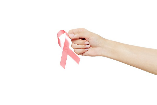 포토 JPG 스튜디오촬영 손 여자 리본 캠페인 분홍색 신체 모션 한손 실내 한명 들기 누끼 사람 손짓 신체부위 끈 공익캠페인 유방암 핑크리본캠페인 핑크리본 국내포토 1 컬러 내부 암 파일형식