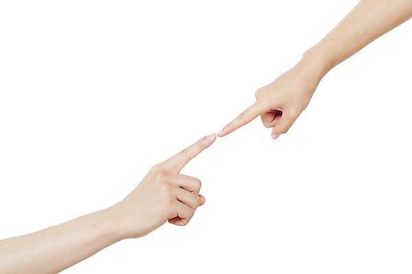 포토 JPG 스튜디오촬영 손 커플 여자 남자 신체 손가락 모션 실내 누끼 사람 손짓 두명 신체부위 맞대기 손맞댄 국내포토 관계 내부 파일형식