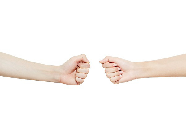 포토 JPG 스튜디오촬영 손 여자 남자 신체 모션 실내 누끼 사람 손짓 두명 신체부위 주먹 가위바위보 승패 국내포토 놀이 내부 파일형식