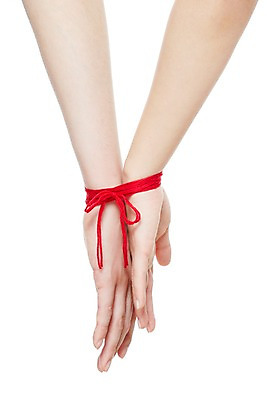 포토 JPG 스튜디오촬영 손 커플 여자 남자 신체 모션 실내 누끼 사람 손짓 두명 신체부위 실 묶기 국내포토 관계 내부 파일형식