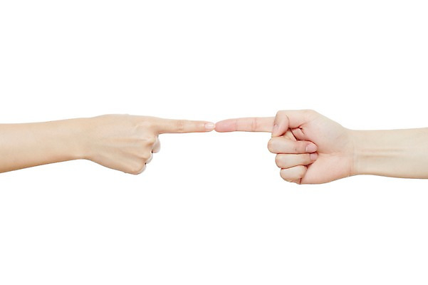 포토 JPG 스튜디오촬영 손 커플 여자 남자 신체 손가락 모션 실내 누끼 사람 손짓 두명 신체부위 맞대기 손맞댄 국내포토 관계 내부 파일형식