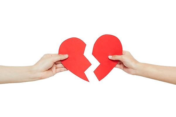 포토 JPG 스튜디오촬영 손 커플 여자 남자 신체 모션 실내 사랑 들기 누끼 사람 손짓 두명 신체부위 하트 이별 국내포토 모양 감정 컨셉 관계 내부 파일형식