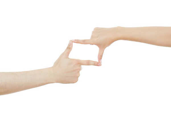 포토 JPG 스튜디오촬영 손 커플 여자 남자 신체 손가락 모션 프레임 실내 누끼 사람 손짓 두명 신체부위 사각형 국내포토 도형 관계 내부 파일형식