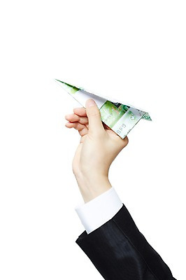 포토 JPG 스튜디오촬영 손 남자 지폐 돈 신체 비즈니스 모션 성공 한손 실내 한명 들기 누끼 사람 정장 손짓 신체부위 비즈니스맨 부 만원 종이비행기 국내포토 1 옷 컨셉 내부 직장인 재산 종이접기 파일형식