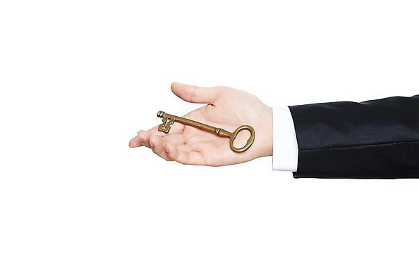 포토 JPG 스튜디오촬영 손 남자 신체 비즈니스 모션 열쇠 한손 실내 한명 들기 누끼 사람 정장 손짓 신체부위 비즈니스맨 보안 국내포토 1 옷 안전 내부 직장인 파일형식