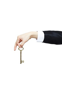 포토 JPG 스튜디오촬영 손 남자 신체 비즈니스 모션 열쇠 한손 실내 한명 들기 누끼 사람 정장 손짓 신체부위 비즈니스맨 보안 국내포토 1 옷 안전 내부 직장인 파일형식