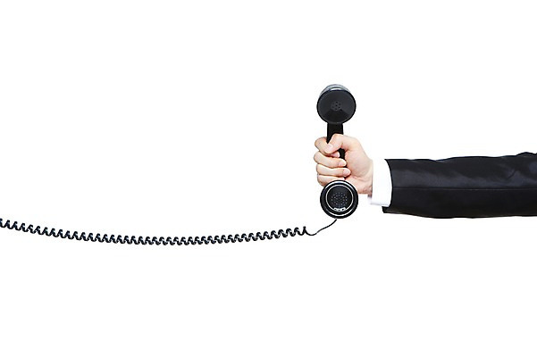 포토 JPG 스튜디오촬영 손 남자 신체 비즈니스 모션 한손 실내 한명 들기 누끼 사람 정장 손짓 신체부위 통신기기 비즈니스맨 전화기 유선전화기 수화기 통화 국내포토 1 옷 통신 내부 기계 직장인 파일형식