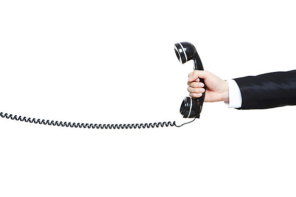 포토 JPG 스튜디오촬영 손 남자 신체 비즈니스 모션 한손 실내 한명 들기 누끼 사람 정장 손짓 신체부위 통신기기 비즈니스맨 전화기 유선전화기 수화기 통화 국내포토 1 옷 통신 내부 기계 직장인 파일형식