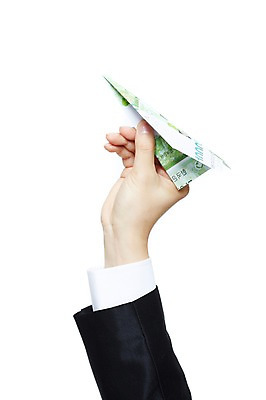 포토 JPG 스튜디오촬영 손 남자 지폐 돈 신체 비즈니스 모션 성공 한손 실내 한명 들기 누끼 사람 정장 손짓 신체부위 비즈니스맨 부 만원 종이비행기 국내포토 1 옷 컨셉 내부 직장인 재산 종이접기 파일형식