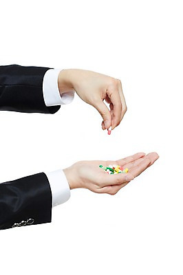 포토 JPG 스튜디오촬영 손 남자 신체 비즈니스 모션 실내 한명 들기 누끼 사람 정장 손짓 신체부위 알약 약 양손 비즈니스맨 국내포토 1 옷 의학 내부 직장인 파일형식