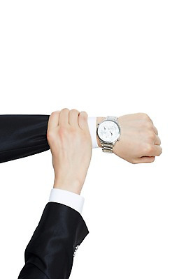 포토 JPG 스튜디오촬영 손 잡화 남자 시계 신체 비즈니스 모션 실내 한명 누끼 사람 정장 손짓 신체부위 양손 시간 비즈니스맨 손목시계 국내포토 1 옷 장신구 내부 직장인 파일형식