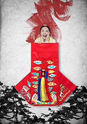 PSD 편집이미지 한국문화 전통 여자 명절 전통문화 백그라운드 새해 복주머니 한국 한명 미소 웃음 사람 상반신 성인 설날 한국인 전통의상 한복 여자만 여자한명만 성인여자만 성인만 이미지편집 1 동양문화 한국전통 기념일 아시아 문화 전통소품 표정 동양인 파일형식