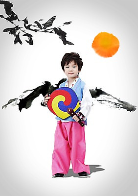 전신 PSD 나무 식물 편집이미지 한국문화 전통 명절 남자 전통문화 어린이 백그라운드 새해 산 한국 한명 서기 미소 웃음 사람 소년 설날 태양 한국인 부채 전통의상 한복 전통부채 남자만 남자한명만 어린이만 소년만 소년한명만 이미지편집 자연요소 1 동양문화 한국전통 기념일 아시아 문화 모션 표정 동양인 파일형식