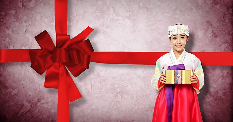 PSD 편집이미지 한국문화 전통 여자 명절 전통문화 백그라운드 새해 한국 선물 한명 서기 미소 웃음 사람 상반신 성인 선물상자 설날 한국인 전통의상 한복 새해선물 여자만 여자한명만 성인여자만 성인만 설선물 이미지편집 1 동양문화 한국전통 기념일 아시아 문화 모션 표정 동양인 상자 파일형식 명절선물