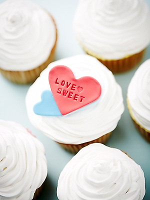 포토 JPG 스튜디오촬영 알파벳 영어 음식 빵 백그라운드 디저트 실내 사랑 사람없음 케이크 하트 컵케이크 국내포토 모양 문자 감정 내부 파일형식