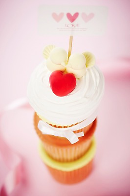 포토 JPG 스튜디오촬영 알파벳 영어 음식 빵 백그라운드 디저트 실내 사랑 사람없음 케이크 하트 컵케이크 국내포토 모양 문자 감정 내부 파일형식