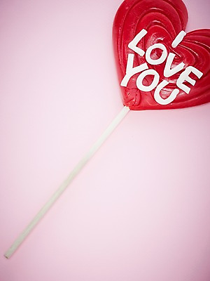 포토 JPG 스튜디오촬영 문자 영어 음식 분홍색 백그라운드 디저트 실내 막대사탕 사탕 사랑 사람없음 하트 국내포토 모양 감정 컬러 내부 파일형식