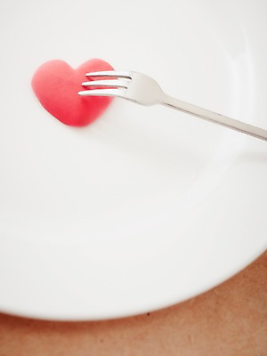 포토 JPG 스튜디오촬영 그릇 접시 백그라운드 포크 실내 사랑 사람없음 하트 국내포토 모양 식기 감정 내부 파일형식