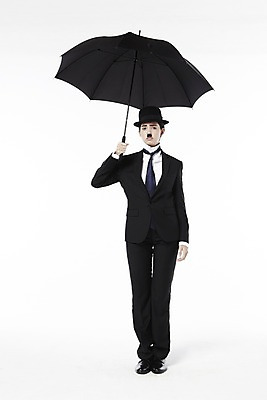 포토 JPG 스튜디오촬영 전신 외국인 해외기획촬영 직업 모자 2012년태국 잡화 여자 포즈 우산 모션 넥타이 수염 실내 한명 서기 들기 누끼 사람 정장 20대 성인 앞모습 재킷 자신감 클래식 배우 영화배우 매니시 매니시룩 찰리채플린 마임 중절모 콧수염 남장 페도라 여자만 여자한명만 성인여자만 청년만 청년여자만 성인한명만 청년여자한명만 성인여자한명만 성인만 국내포토 모자_잡화 1 옷 감정 뷰포인트 컨셉 인종 청년 내부 외투 연예인 파일형식