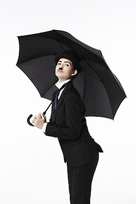 포토 JPG 스튜디오촬영 외국인 해외기획촬영 직업 모자 2012년태국 잡화 여자 포즈 우산 모션 넥타이 수염 실내 한명 서기 들기 누끼 사람 정장 20대 성인 재킷 자신감 클래식 배우 영화배우 매니시 매니시룩 찰리채플린 마임 중절모 콧수염 남장 페도라 여자만 여자한명만 성인여자만 청년만 청년여자만 성인한명만 청년여자한명만 성인여자한명만 성인만 국내포토 모자_잡화 1 옷 감정 컨셉 인종 청년 내부 외투 연예인 파일형식