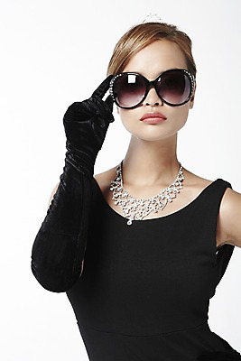 포토 JPG 스튜디오촬영 외국인 해외기획촬영 직업 2012년태국 드레스 원피스 여자 포즈 장갑 목걸이 장신구 모션 실내 한명 서기 누끼 사람 상반신 20대 성인 앞모습 선글라스 자신감 배우 영화배우 보석 오드리헵번 여자만 여자한명만 성인여자만 청년만 청년여자만 성인한명만 청년여자한명만 성인여자한명만 성인만 국내포토 1 잡화 옷 감정 안경 뷰포인트 인종 청년 내부 광석 연예인 파일형식