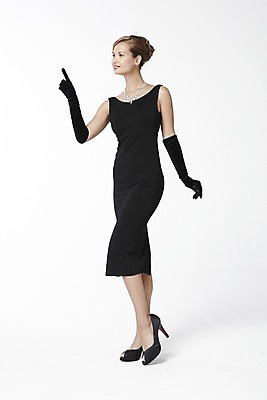 포토 JPG 스튜디오촬영 전신 외국인 해외기획촬영 직업 2012년태국 드레스 원피스 여자 구두 포즈 장갑 목걸이 장신구 모션 실내 한명 서기 미소 웃음 누끼 사람 손짓 20대 성인 검지손가락 가리킴 자신감 배우 영화배우 하이힐 보석 오드리헵번 여자만 여자한명만 성인여자만 청년만 청년여자만 성인한명만 청년여자한명만 성인여자한명만 성인만 국내포토 1 잡화 옷 감정 신발 손가락 표정 인종 청년 내부 여성화 광석 연예인 파일형식