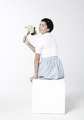 포토 JPG 스튜디오촬영 전신 외국인 식물 해외기획촬영 직업 2012년태국 여자 꽃 꽃다발 포즈 모션 실내 한명 미소 웃음 들기 누끼 사람 앉기 20대 성인 뒷모습 치마 스카프 자신감 배우 영화배우 오드리헵번 블라우스 여자만 여자한명만 성인여자만 청년만 청년여자만 성인한명만 청년여자한명만 성인여자한명만 성인만 국내포토 1 감정 뷰포인트 상의 하의 표정 인종 청년 내부 목도리 연예인 파일형식