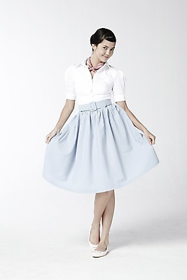 포토 JPG 스튜디오촬영 전신 외국인 해외기획촬영 직업 2012년태국 여자 포즈 모션 실내 한명 서기 미소 웃음 누끼 사람 20대 성인 앞모습 치마 스카프 자신감 배우 영화배우 오드리헵번 블라우스 여자만 여자한명만 성인여자만 청년만 청년여자만 성인한명만 청년여자한명만 성인여자한명만 성인만 국내포토 1 감정 뷰포인트 상의 하의 표정 인종 청년 내부 목도리 연예인 파일형식