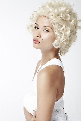 포토 JPG 스튜디오촬영 외국인 해외기획촬영 직업 2012년태국 여자 포즈 모션 실내 한명 서기 누끼 사람 상반신 20대 성인 섹시 자신감 파마 배우 영화배우 마릴린먼로 가발 여자만 여자한명만 성인여자만 청년만 청년여자만 성인한명만 청년여자한명만 성인여자한명만 성인만 국내포토 1 헤어스타일 감정 컨셉 인종 청년 내부 연예인 파일형식