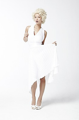 포토 JPG 스튜디오촬영 전신 외국인 해외기획촬영 직업 2012년태국 드레스 원피스 여자 구두 포즈 모션 실내 한명 서기 누끼 사람 20대 성인 앞모습 섹시 자신감 파마 배우 영화배우 하이힐 마릴린먼로 가발 여자만 여자한명만 성인여자만 청년만 청년여자만 성인한명만 청년여자한명만 성인여자한명만 성인만 국내포토 1 헤어스타일 옷 감정 뷰포인트 신발 컨셉 인종 청년 내부 여성화 연예인 파일형식