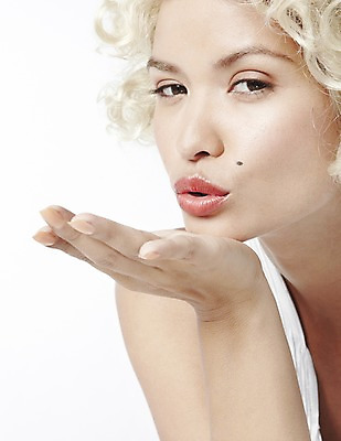 포토 JPG 스튜디오촬영 외국인 해외기획촬영 직업 2012년태국 여자 포즈 모션 실내 한명 서기 누끼 사람 손짓 상반신 20대 성인 섹시 자신감 파마 배우 영화배우 마릴린먼로 가발 여자만 여자한명만 성인여자만 청년만 청년여자만 성인한명만 청년여자한명만 성인여자한명만 성인만 국내포토 1 헤어스타일 감정 컨셉 인종 청년 내부 연예인 파일형식