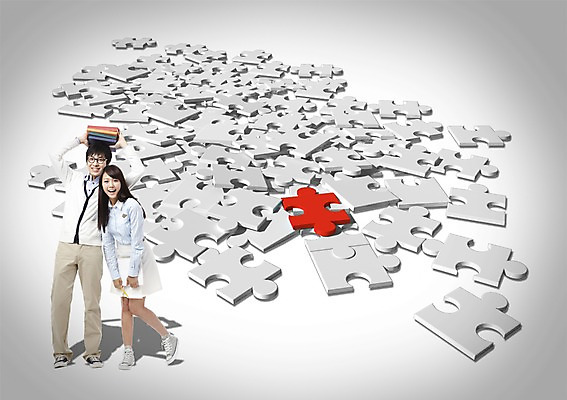 전신 PSD 편집 편집이미지 학생 커플 여자 교육 남자 대학생 서기 미소 웃음 사람 동양인 성인 두명 그래픽 책 3D 놀이용품 한국인 퍼즐 입체 퍼즐조각 성인만 편집3D 조각 관계 모션 표정 인종 디지털합성 오브젝트 파일형식