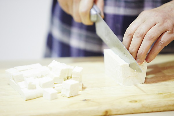 포토 JPG 스튜디오촬영 손 여자 실내 요리 한명 사람 동양인 성인 신체부위 주방 식사 한국인 칼 60대 두부 요리중 칼질 식사준비 성인한명만 노인만 성인만 국내포토 1 노년 모션 인종 내부 준비 파일형식