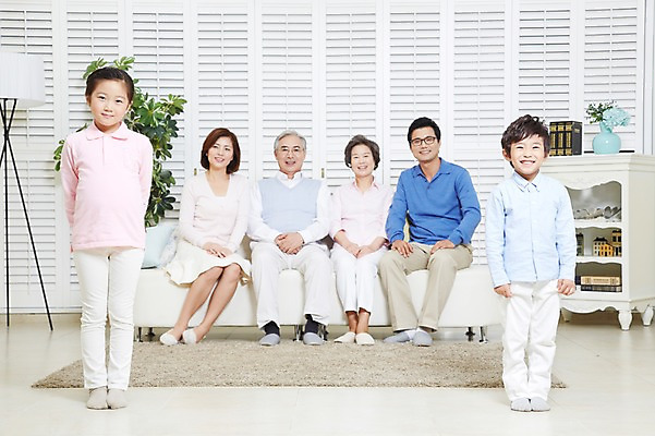 포토 JPG 스튜디오촬영 전신 여자 할아버지 노년 남자 딸 아들 할머니 어린이 가족 엄마 손자 손녀 대가족 실내 미소 웃음 사람 동양인 소녀 소년 여러명 성인 앞모습 30대 부모 한국인 자녀 아빠 60대 며느리 6인가족 사위 국내포토 뷰포인트 다수 관계 표정 인종 내부 장년 손주 파일형식